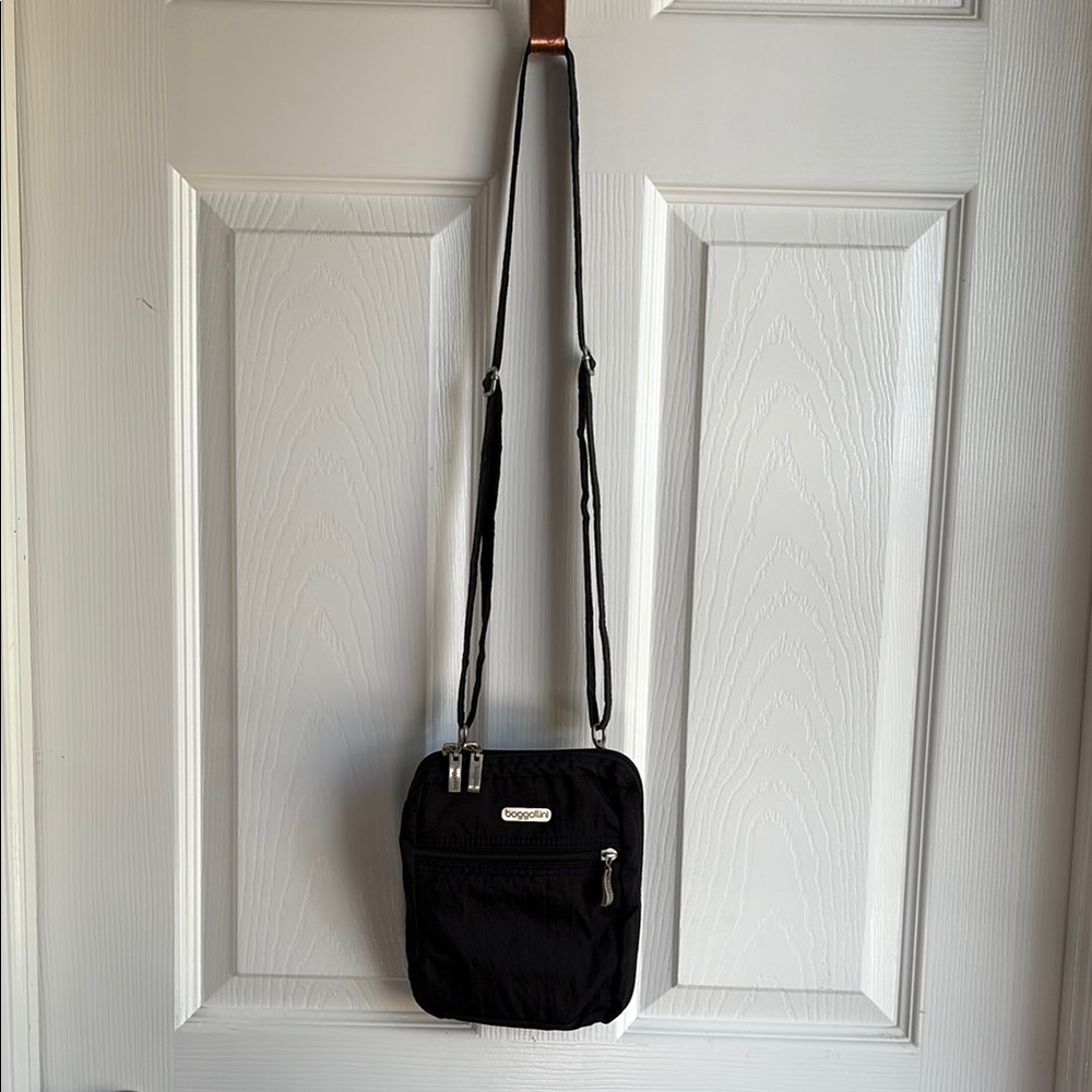 NWOT Baggallini Black Crossbody Bag with Long Strap